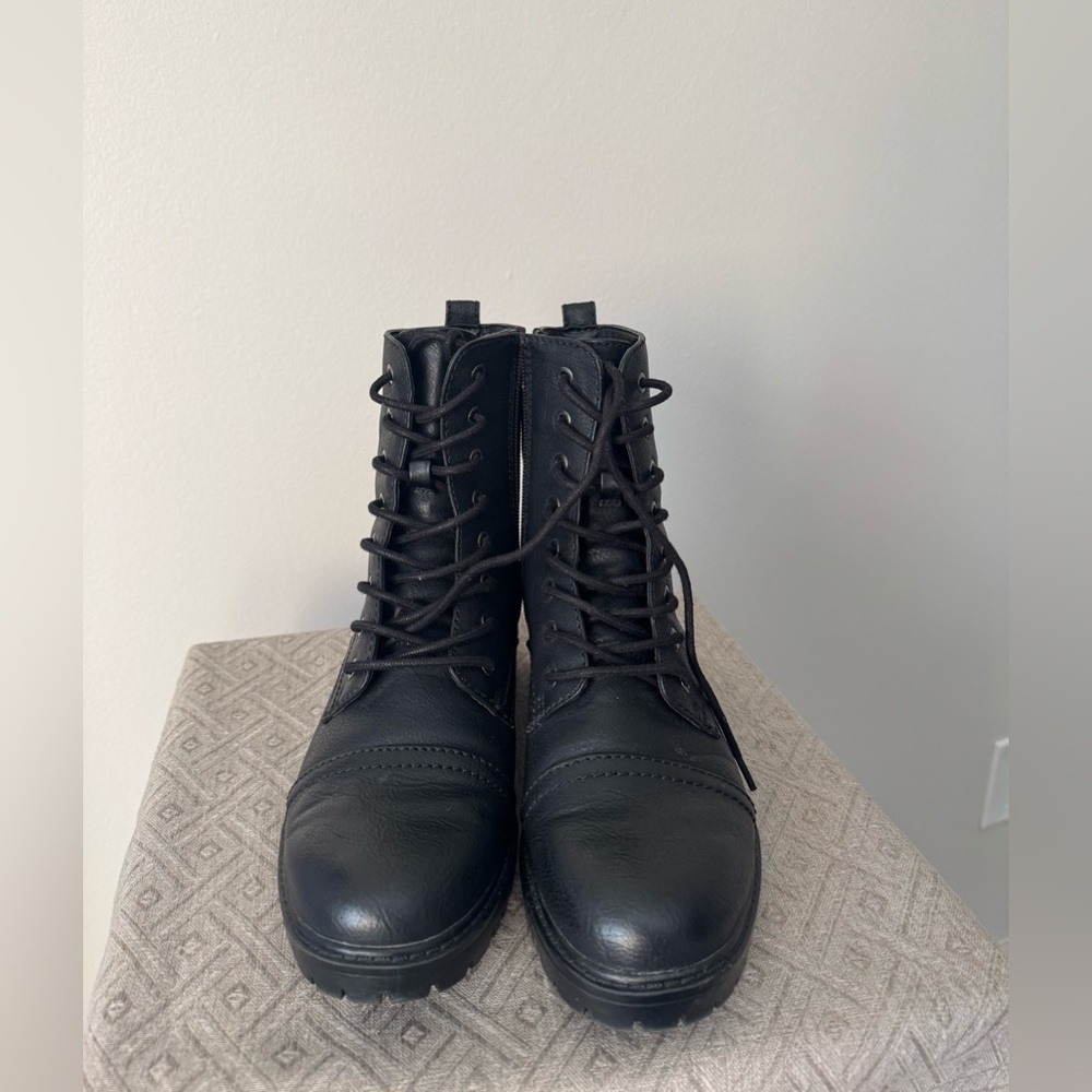 Universal fabulous Thread Women’s Combat Boots, size 8,5 - Picture 2 of 8
